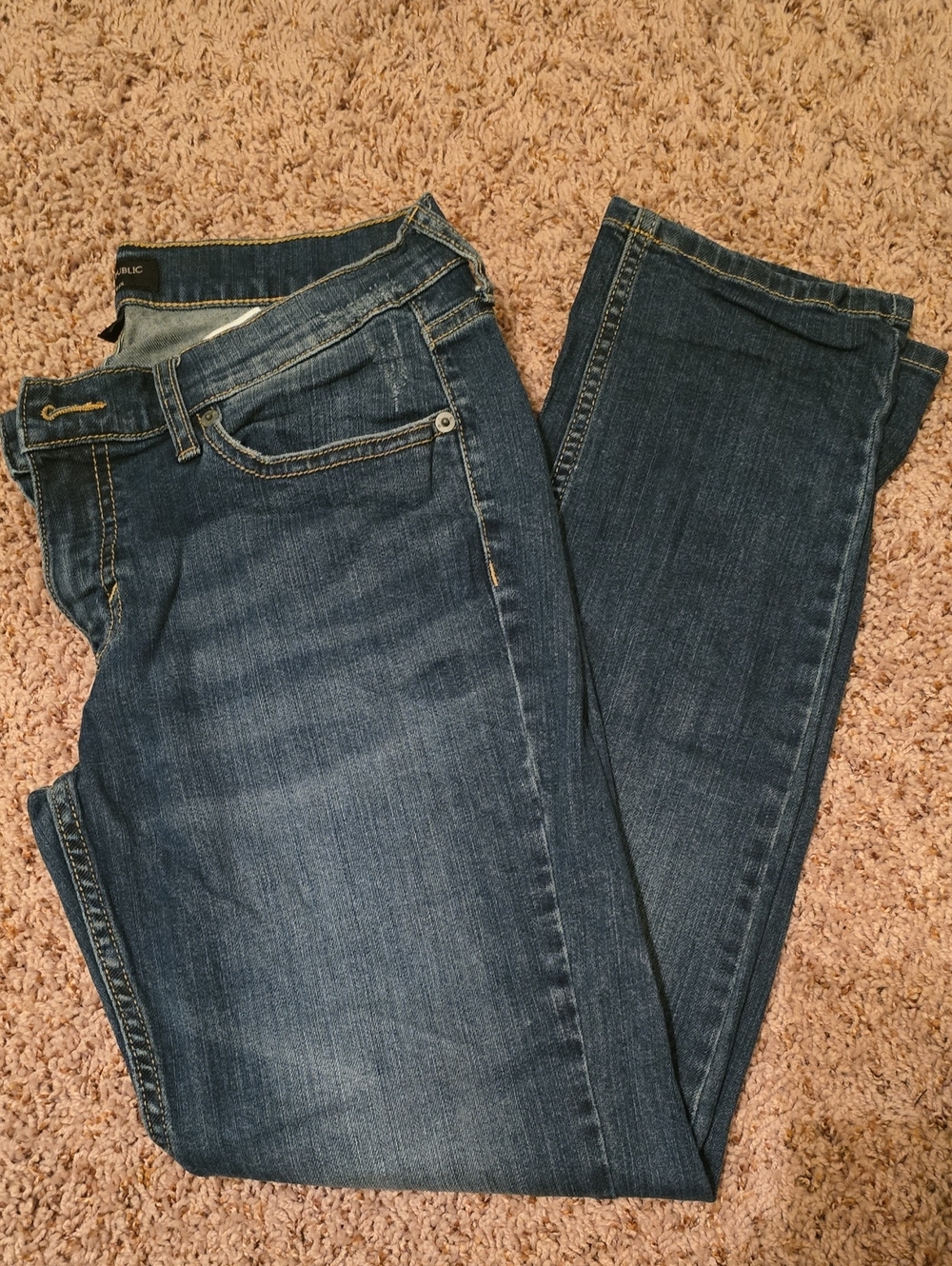 Banana Republic Women's Straight Leg Jeans in Dark Blue Wash